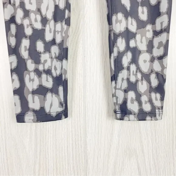 The North Face | One The Mountain Animal Print Leggings Size Medium - Picture 6 of 10